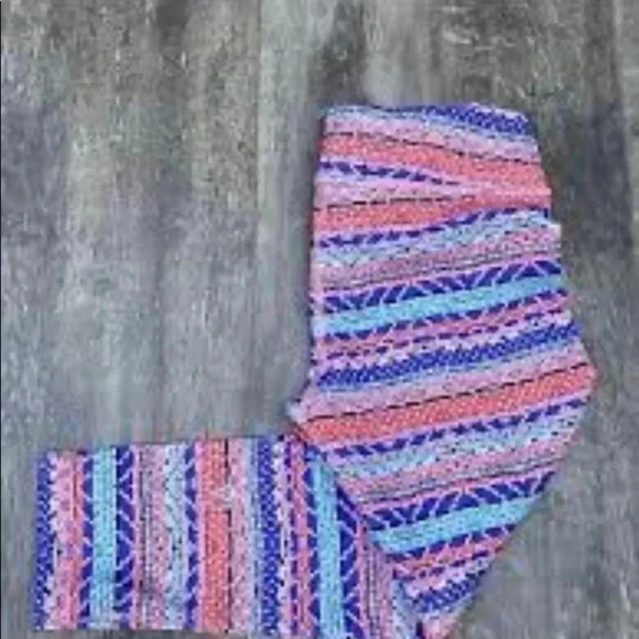 Ivivva Capri rhythmic crops - Picture 1 of 3